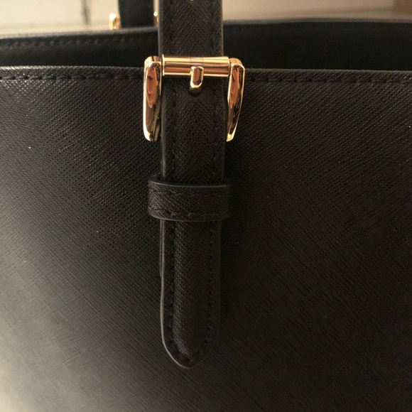 Michael Kors elegant bag with good conditions - Picture 9 of 16